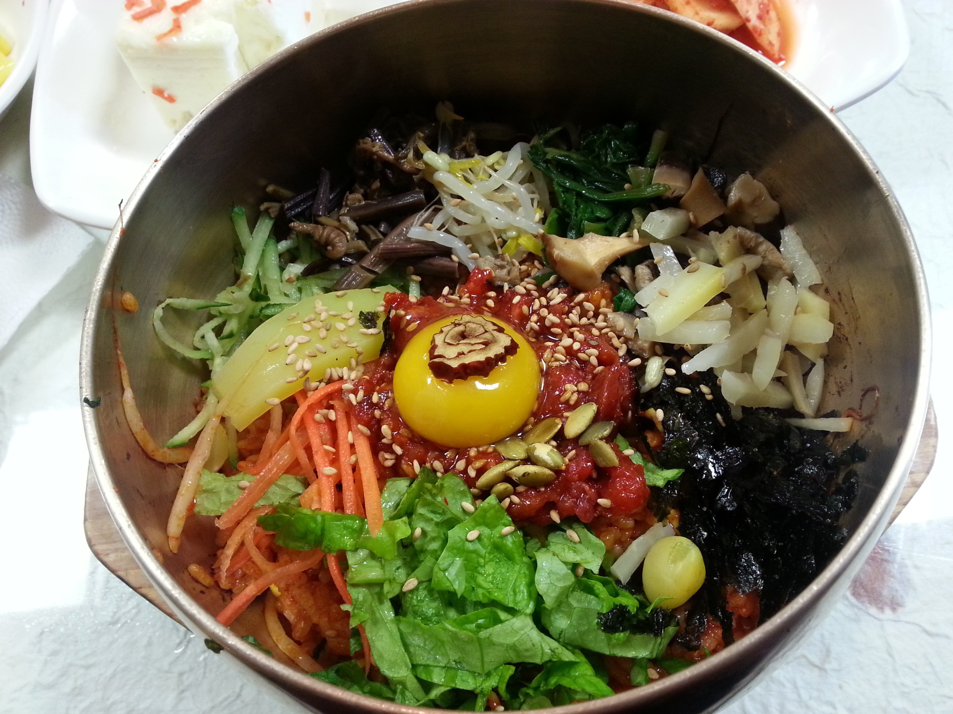 Yukhoe bibimbap Korean raw beef dish